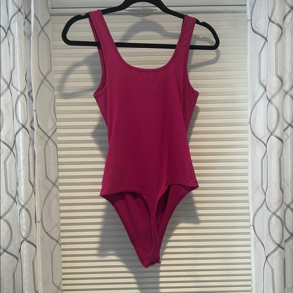 House of Harlow 1960 Vibrant Pink bodysuit size small - Picture 4 of 6